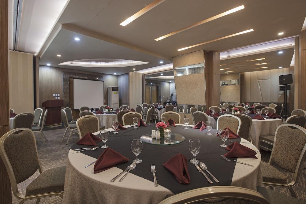 One Pacific Place Serviced Residences Makati City Exterior photo