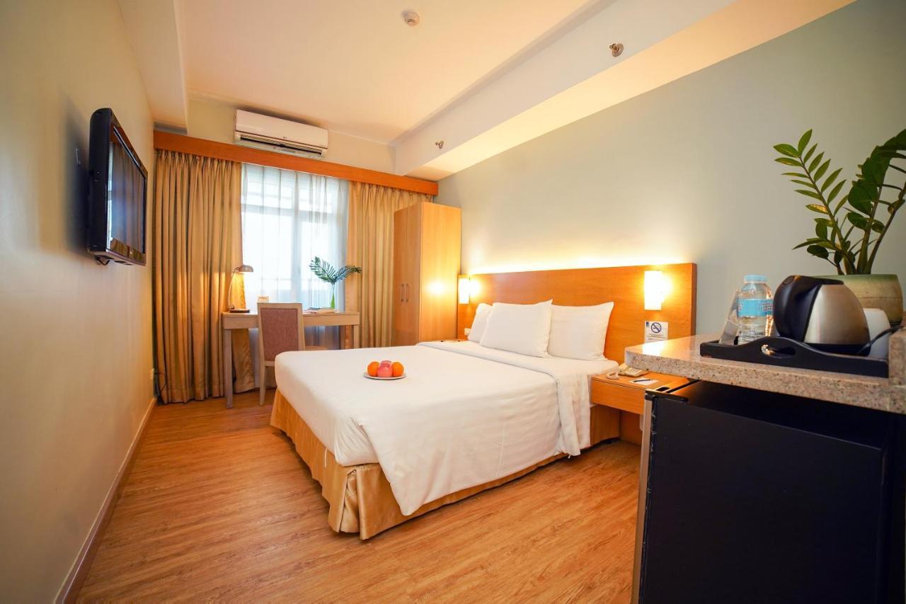 One Pacific Place Serviced Residences Makati City Exterior photo