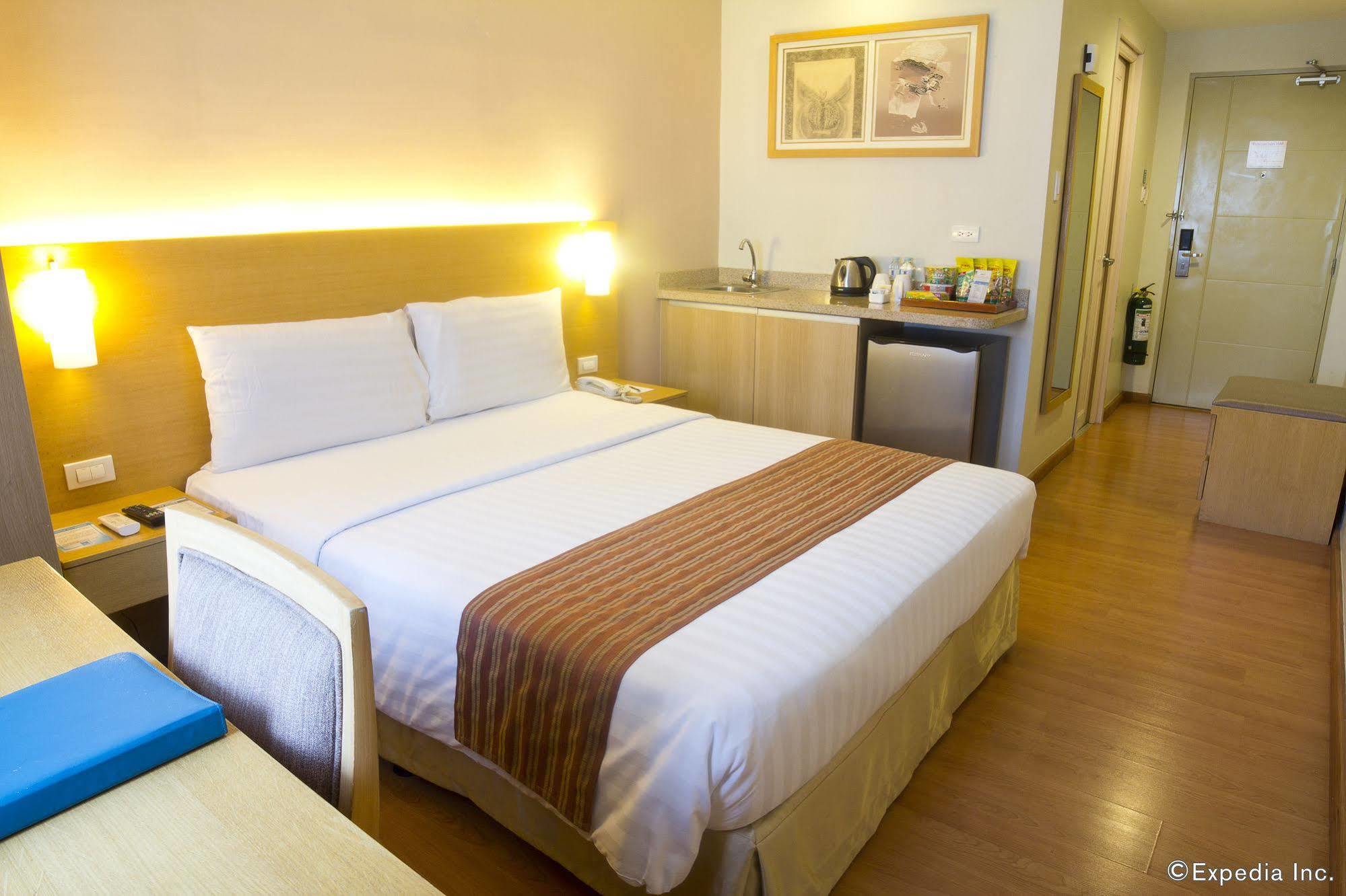 One Pacific Place Serviced Residences Makati City Exterior photo